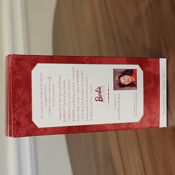 Chinese Barbie Dolls of the World 1997 - Picture 9 of 13